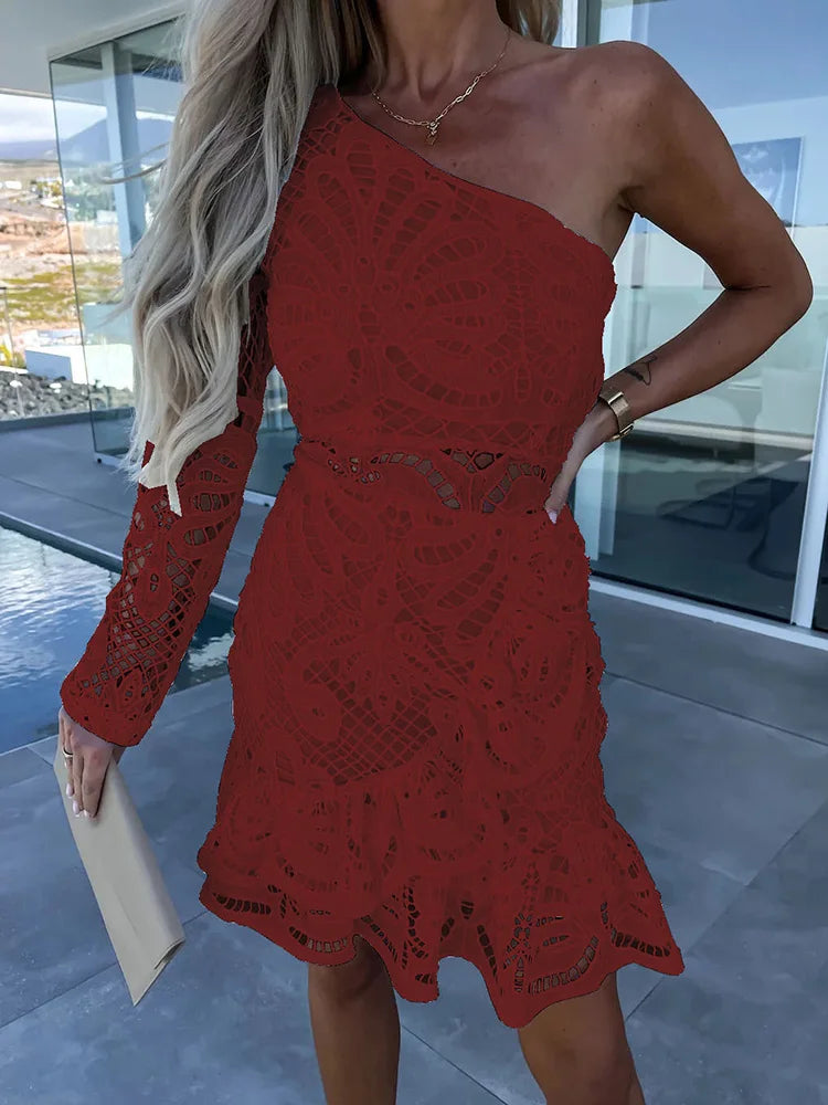 Vestido elegante, Vestido corto, Tienda online, Ropa femenina, Outfit femenino, Moda mujer, Moda femenina, Detalles calados, Cuello alto, Corte fluido
