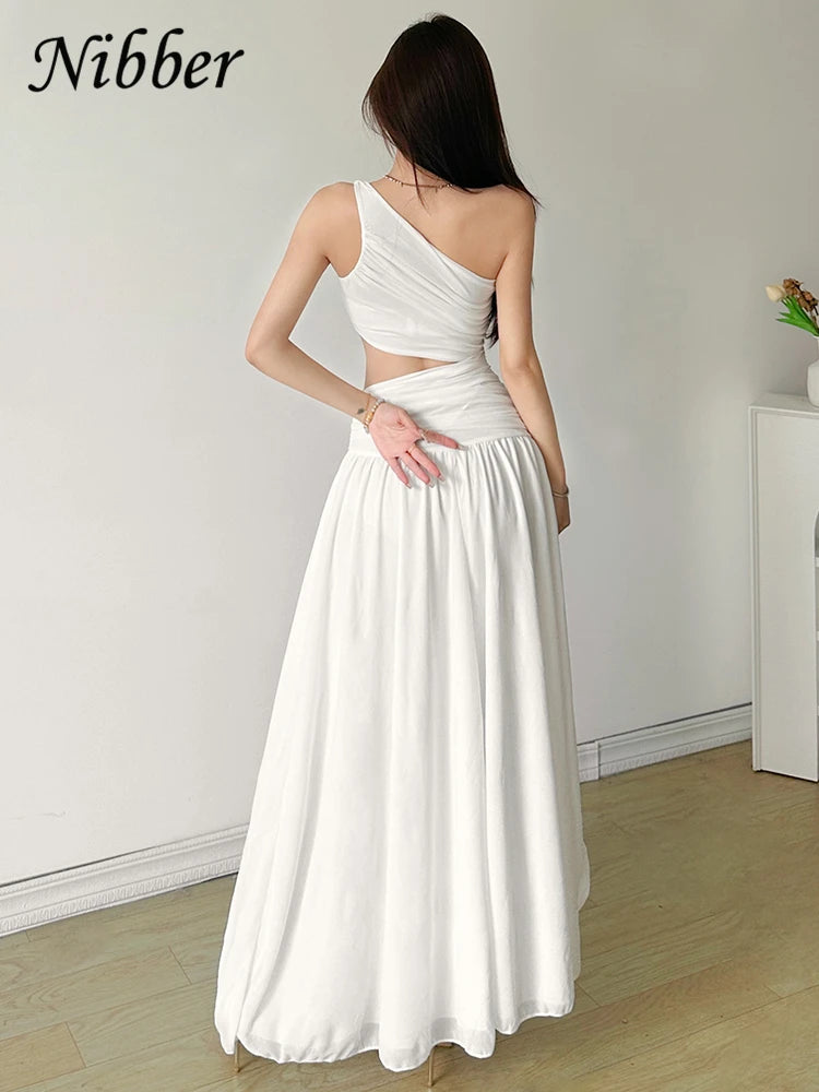 Vestido elegante, Vestido crema, Vestido Atenea, Tienda online, Ropa femenina, Outfit chic, Ocasiones especiales, Moda mujer, Moda femenina, Elegancia asimétrica, Conjunto Corse Hannie
