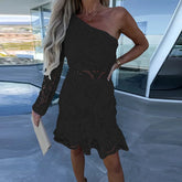 Vestido elegante, Vestido corto, Tienda online, Ropa femenina, Outfit femenino, Moda mujer, Moda femenina, Detalles calados, Cuello alto, Corte fluido
