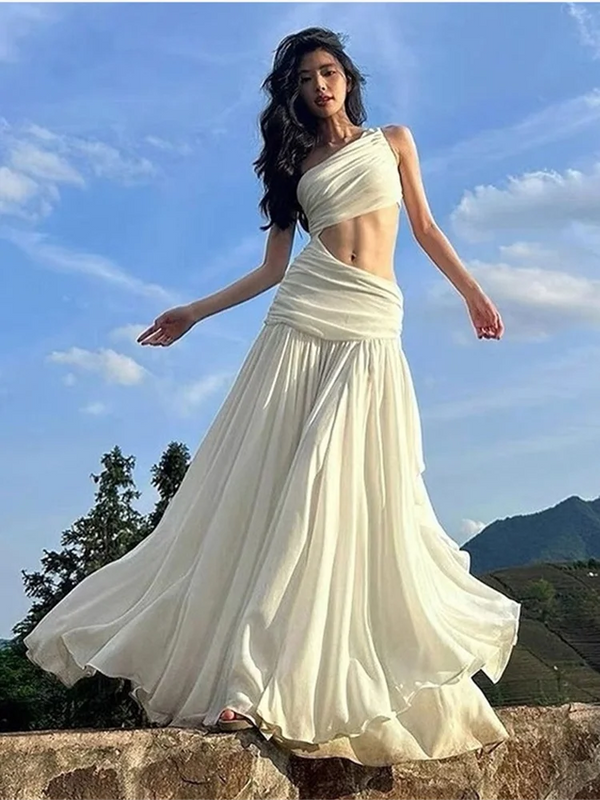 Vestido elegante, Vestido crema, Vestido Atenea, Tienda online, Ropa femenina, Outfit chic, Ocasiones especiales, Moda mujer, Moda femenina, Elegancia asimétrica, Conjunto Corse Hannie
