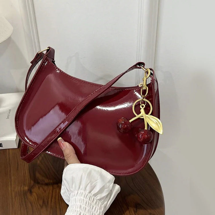 Tienda online, Moda femenina, Diseño minimalista, Bolso mujer, Bolso moderno, Bolso elegante, Bolso de mano, Bolso de hombro, Accesorios mujer, Acabado brillante
