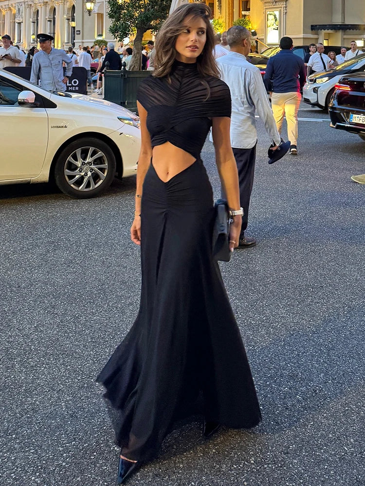 Vestido negro, Vestido elegante, Tienda online, Silueta entallada, Ropa femenina, Outfit noche, Ocasiones especiales, Moda mujer, Moda femenina, Abertura diamante
