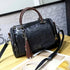 Tienda online, Moda femenina, Flecos decorativos, Bolso mujer, Bolso elegante, Bolso de hombro, Bolso con cremallera, Bolso Boston, Bolso bandolera, Accesorios mujer
