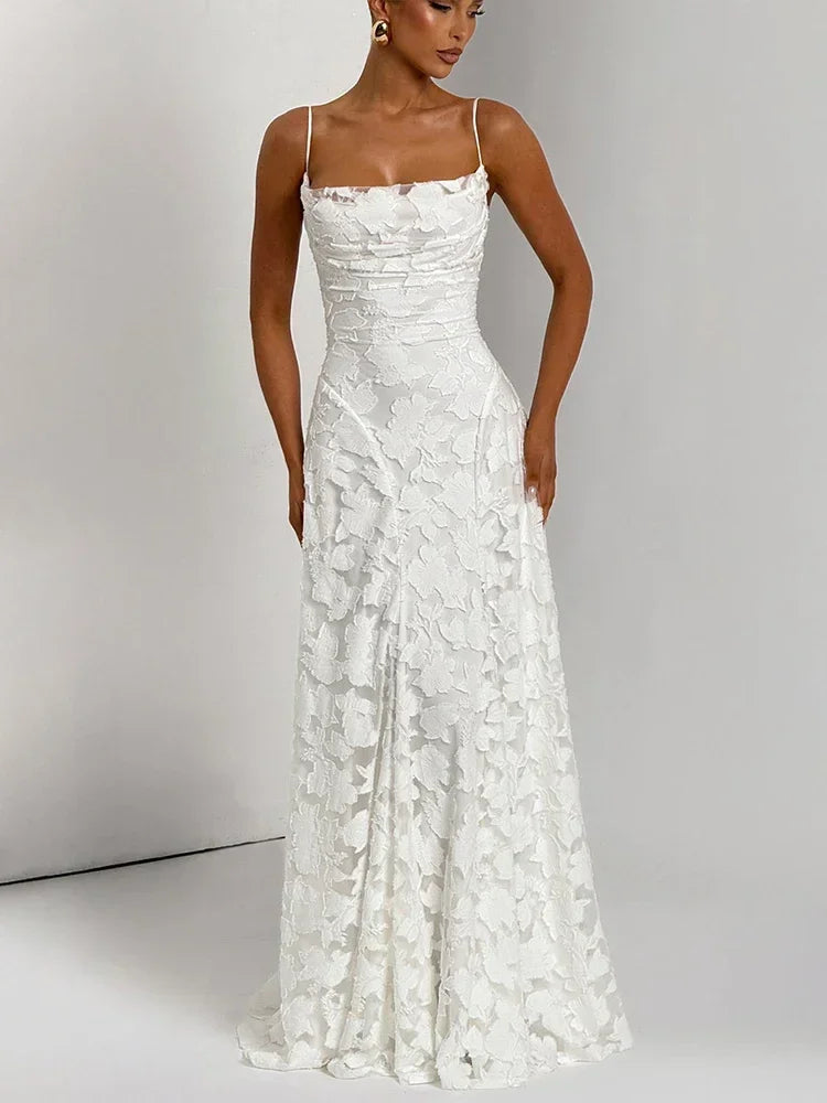 Vestido largo, Vestido elegante, Vestido de gala ajustado, Tirantes finos, Tienda online, Ropa femenina, Outfit noche, Ocasiones especiales, Moda mujer, Falda encaje
