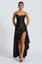 Volantes, Vestido elegante, Vestido de gala satén rojo, Tienda online, Ropa femenina, Outfit noche, Ocasiones especiales, Moda mujer, Corte asimétrico, Abertura
