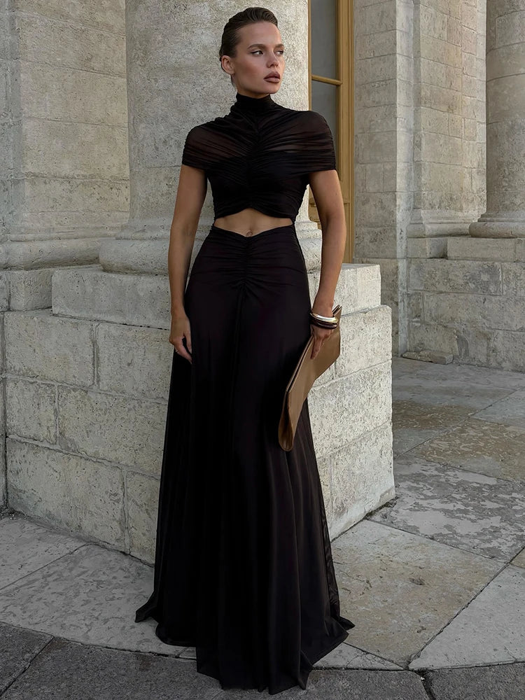 Vestido negro, Vestido elegante, Tienda online, Silueta entallada, Ropa femenina, Outfit noche, Ocasiones especiales, Moda mujer, Moda femenina, Abertura diamante
