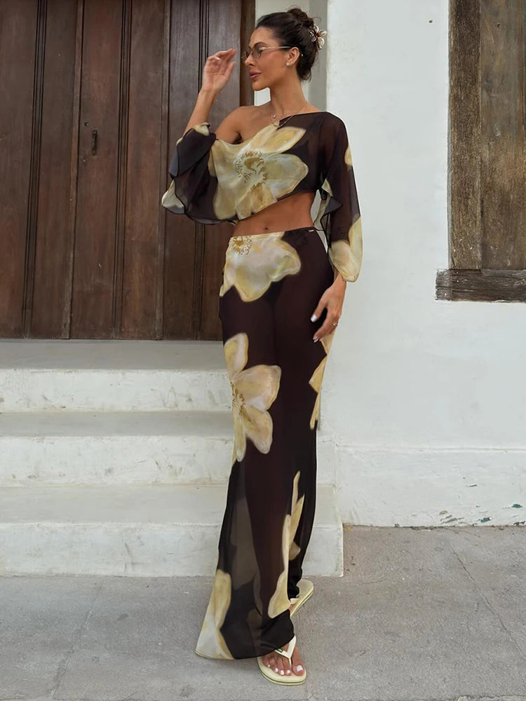 Top y falda, Tienda online, Set Romantic Night, Ropa femenina, Outfit floral, Moda mujer, Moda femenina, Estampado floral, Conjunto floral, Conjunto elegante
