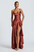 Volantes, Vestido elegante, Vestido de gala satén rojo, Tienda online, Ropa femenina, Outfit noche, Ocasiones especiales, Moda mujer, Corte asimétrico, Abertura
