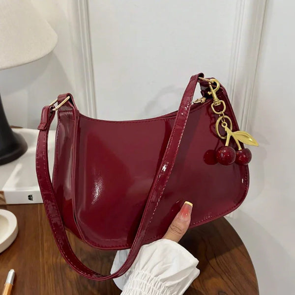 Tienda online, Moda femenina, Diseño minimalista, Bolso mujer, Bolso moderno, Bolso elegante, Bolso de mano, Bolso de hombro, Accesorios mujer, Acabado brillante
